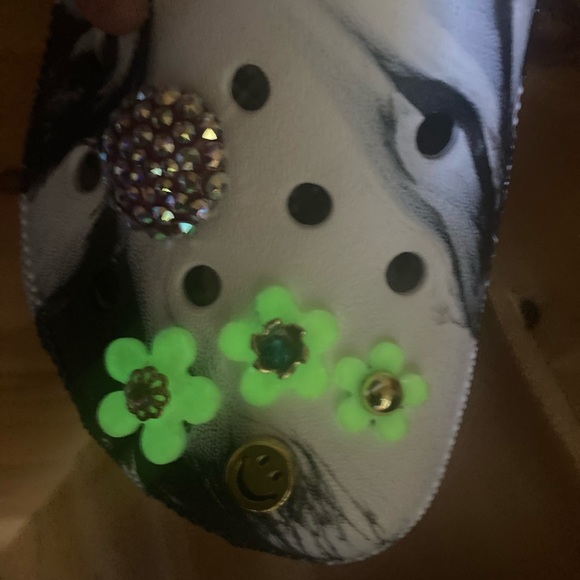 Size 8 women’s crocs handmade charms - Picture 7 of 9